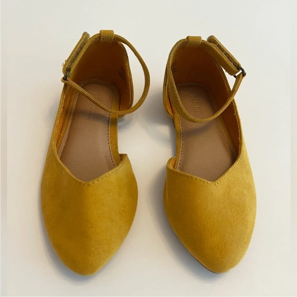 Old Navy Faux Suede Pointy Toe Ballet Flats Mustard Yellow w/Ankle Strap Kids 9T